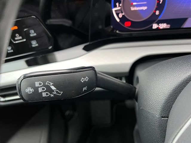 Volkswagen Golf Life Variant