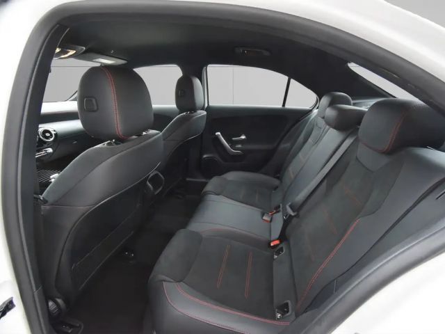 Mercedes-Benz A 250 A 250 e AMG Line