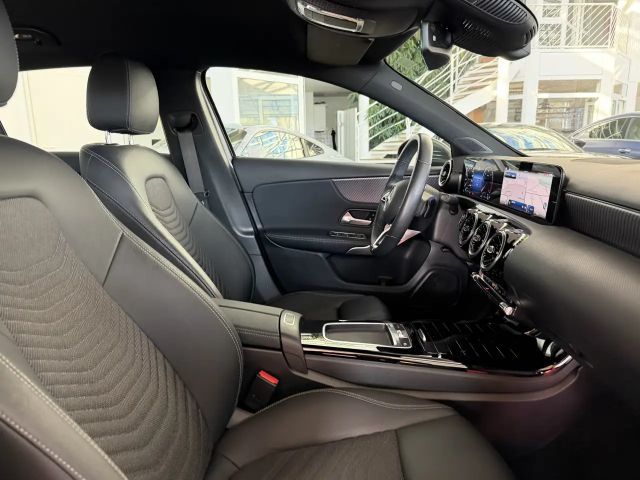 Mercedes-Benz A 180 A 180 d