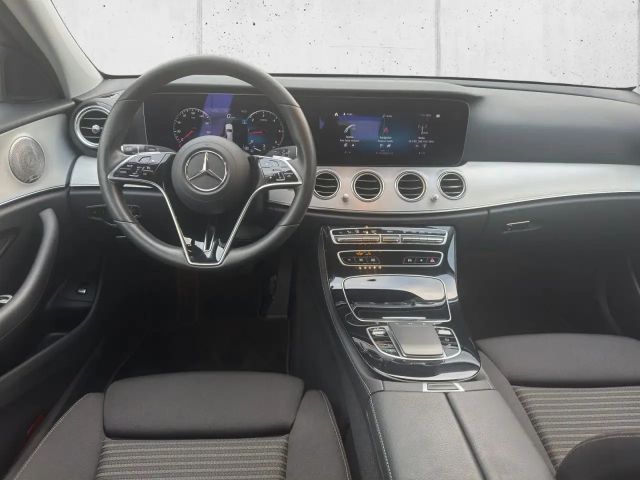 Mercedes-Benz E 220 AVANTGARDE E 220 d Estate