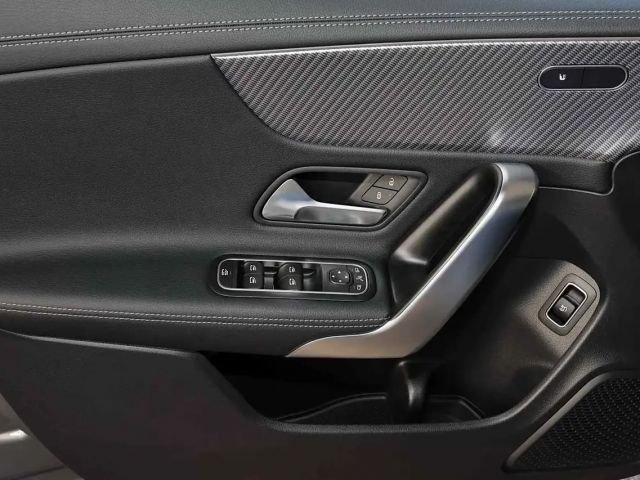 Mercedes-Benz CLA 180 DISTRONIC+TOTWINKEL+360°