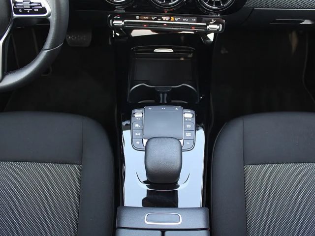 Mercedes-Benz A 180 A 180 d