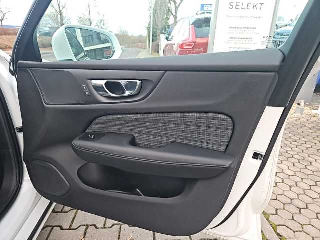 Volvo V60 AWD Core Recharge T6