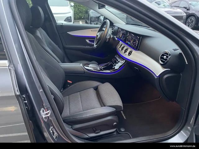 Mercedes-Benz E 200 E 200 d Sedan