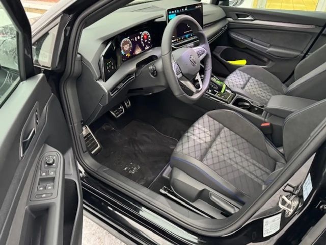 Volkswagen Golf 1.5 TSI DSG R-Line