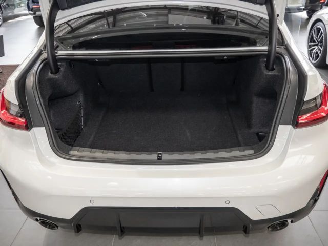 BMW 320 320i M-Sport Sedan