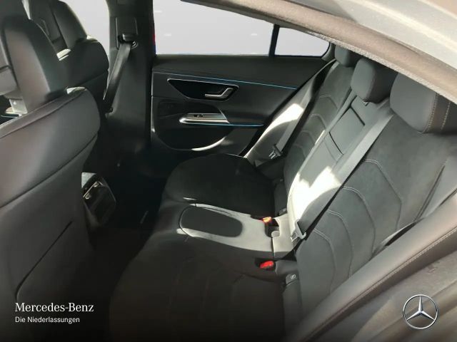 Mercedes-Benz E 200 AMG Line Sedan