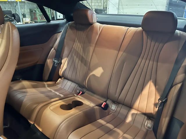 Mercedes-Benz E 200 AMG Line Coupé