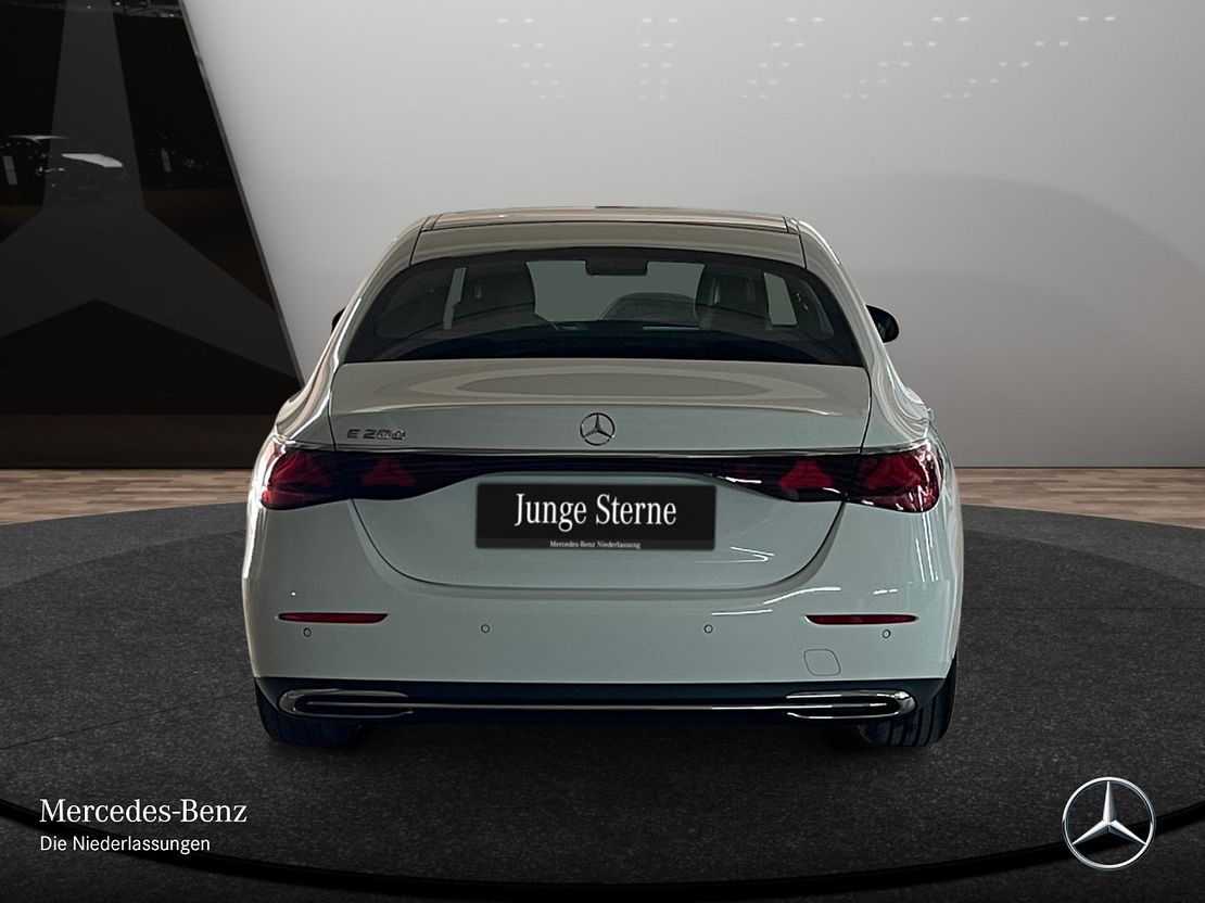 Mercedes-Benz E 200 AVANTGARDE Sedan