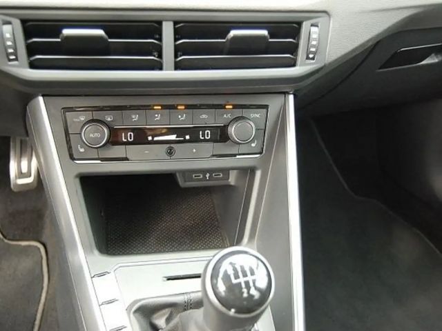 Volkswagen Polo Active PDC App Alu Sitzheizung