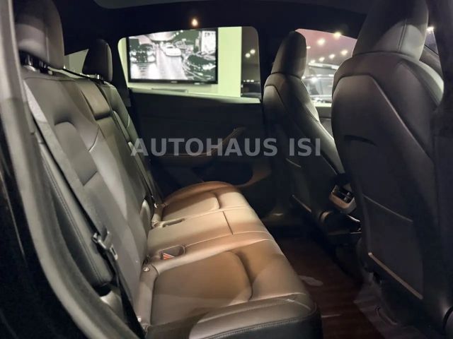 Tesla Model Y AWD Dual Motor Performance