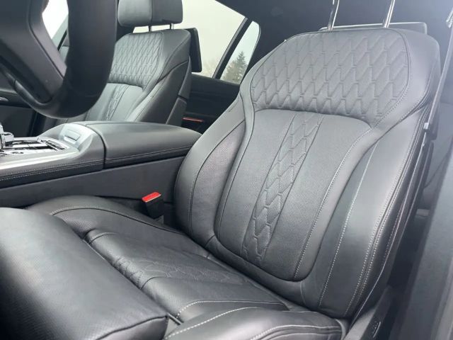 BMW X7 i/HUD/StandHZ/AHK/Panorama/Bowers&Wilkins