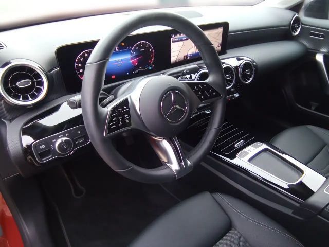 Mercedes-Benz A 180 Hatchback Progressive