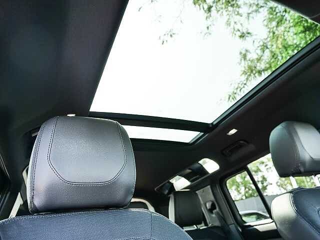 Land Rover Defender 110 Dynamic SE