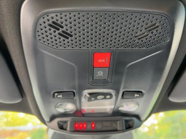 Peugeot 2008 1.2 145 S tyle LED+SHZ+KlimaA+PDC+Facelift