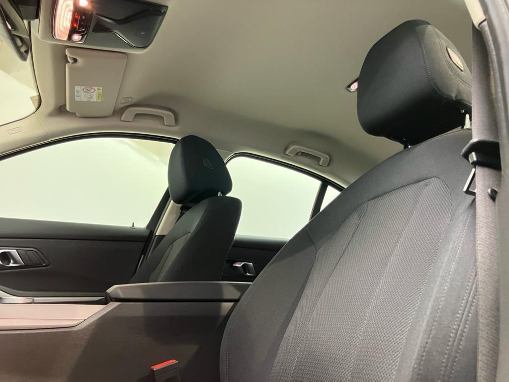 BMW 320 320i Sedan xDrive