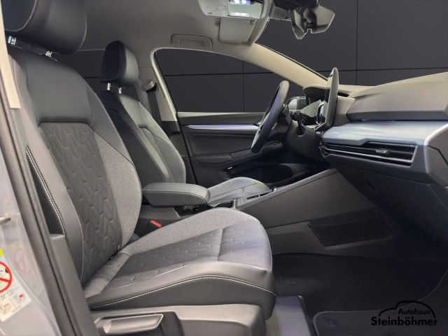 Volkswagen Golf 1.5 eTSI DSG Variant