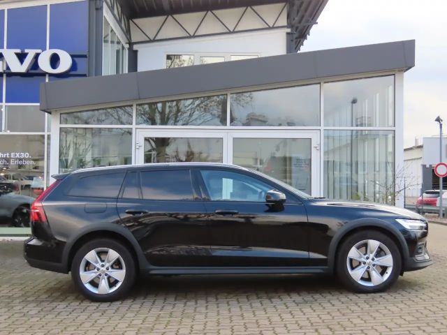 Volvo V60 Cross Country Pro