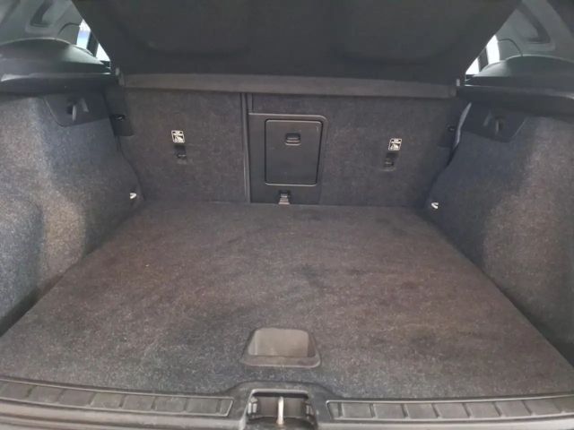 Volvo XC40 Core R-Design Recharge