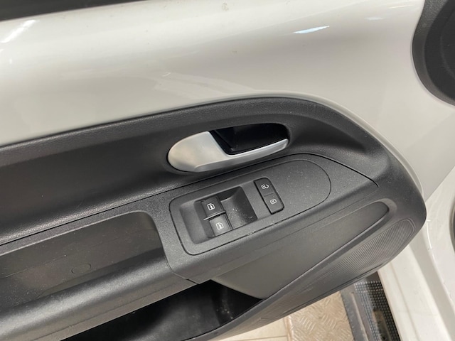 Volkswagen up! 1.0 KLIMA DAB+ ESP ZV ABS GANZJAHRESREIFEN