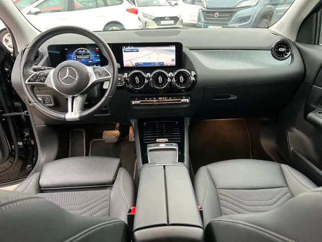 Mercedes-Benz GLA 180 *LED Navi Kamera Sitzh. DAB Leder*