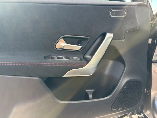 Mercedes-Benz A 220 4MATIC AMG Line