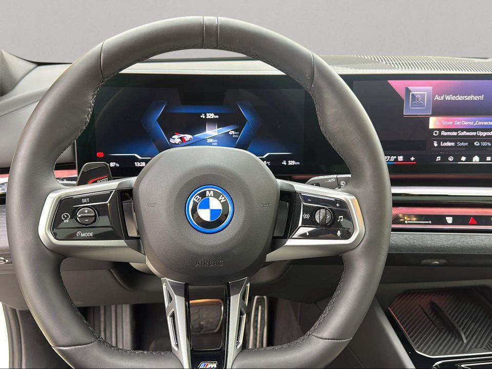 BMW i5 eDrive40