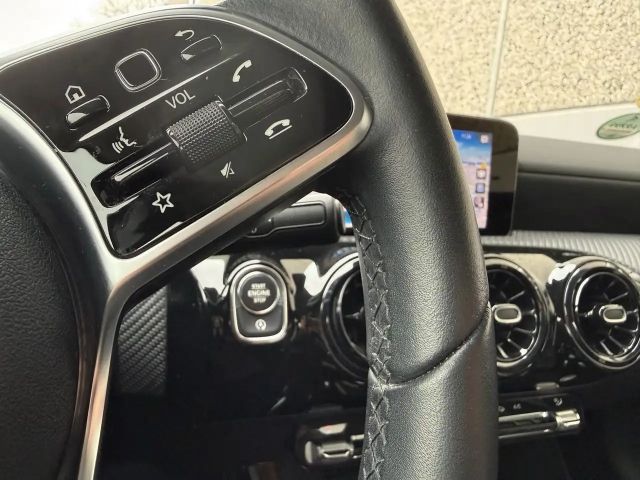 Mercedes-Benz A 180 A 180 d