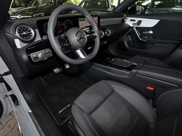 Mercedes-Benz CLA 200 AMG Line Coupé