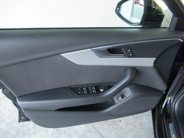 Audi A4 35 TFSI Avant S-Tronic