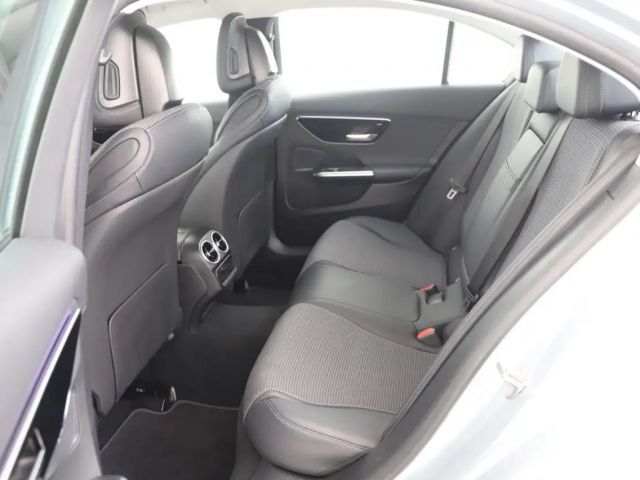 Mercedes-Benz C 180 AVANTGARDE Sedan