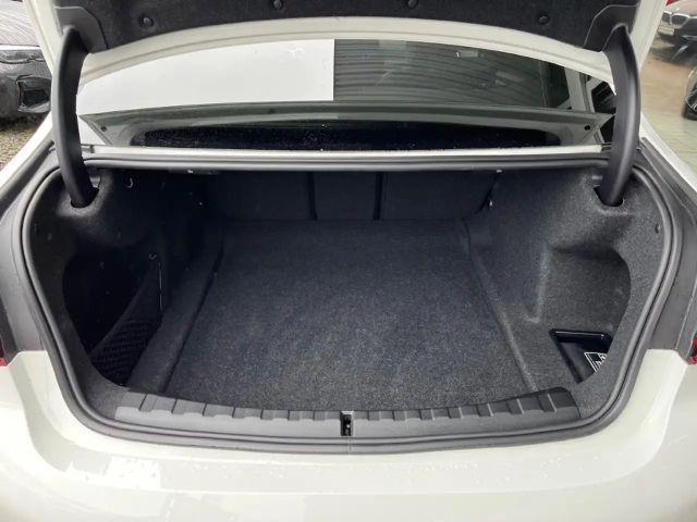 BMW 320 320d M-Sport Sedan xDrive