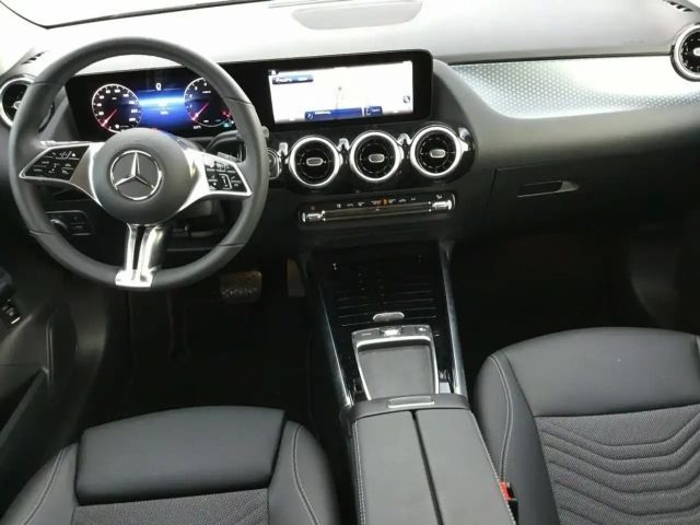 Mercedes-Benz B 180 SpurW W-Paket PDC SHZ SpurH LED el.Heck
