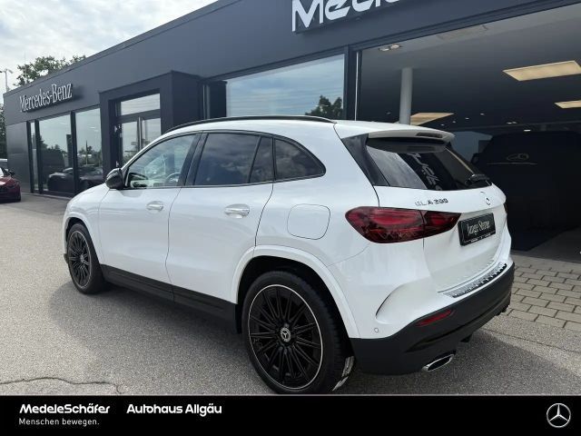 Mercedes-Benz GLA 200 AMG Line