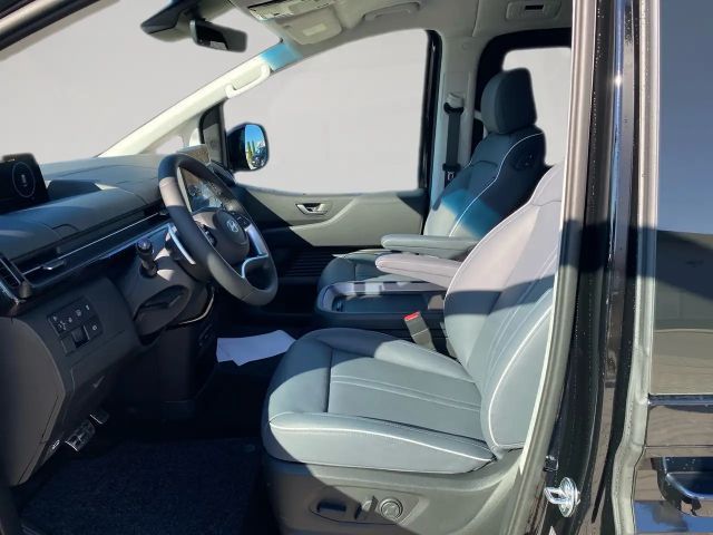 Hyundai Staria Signature