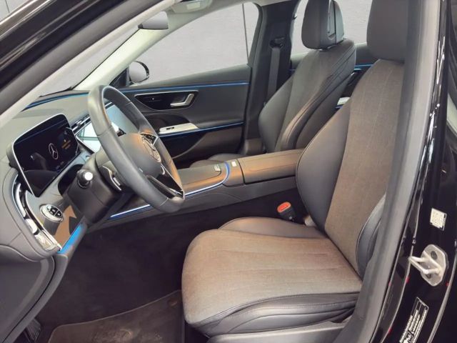 Mercedes-Benz E 200 Sedan