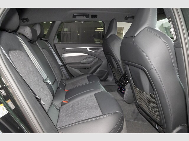 Audi A6 Avant Quattro S-Tronic