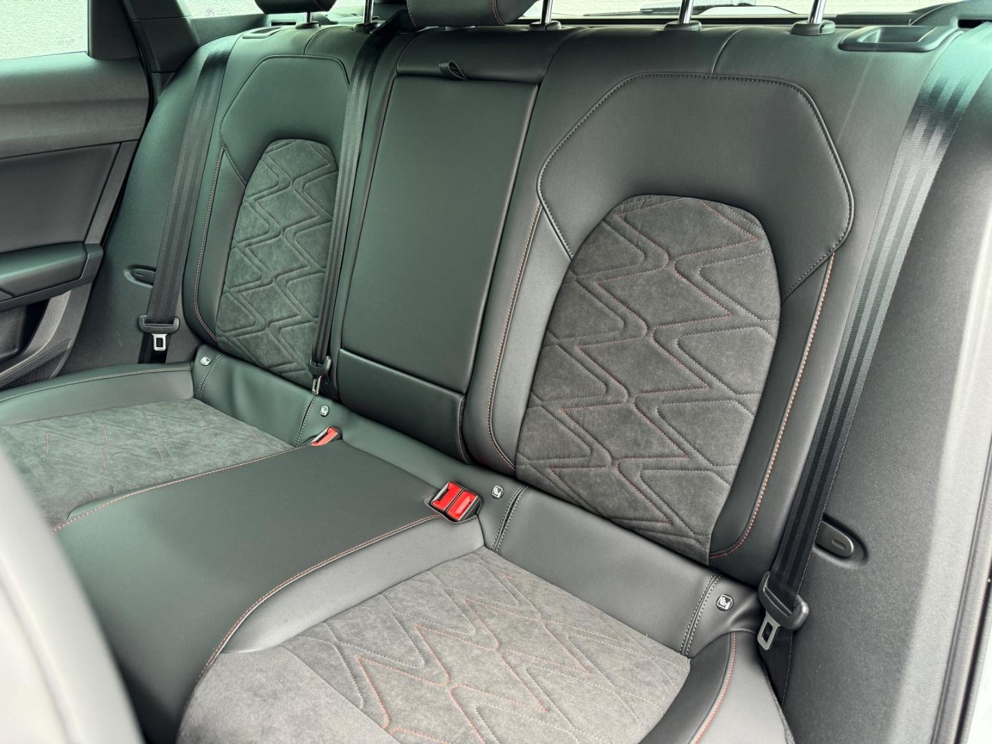 Seat Leon 1.5 eTSI DSG FR-lijn Plus Sportstourer