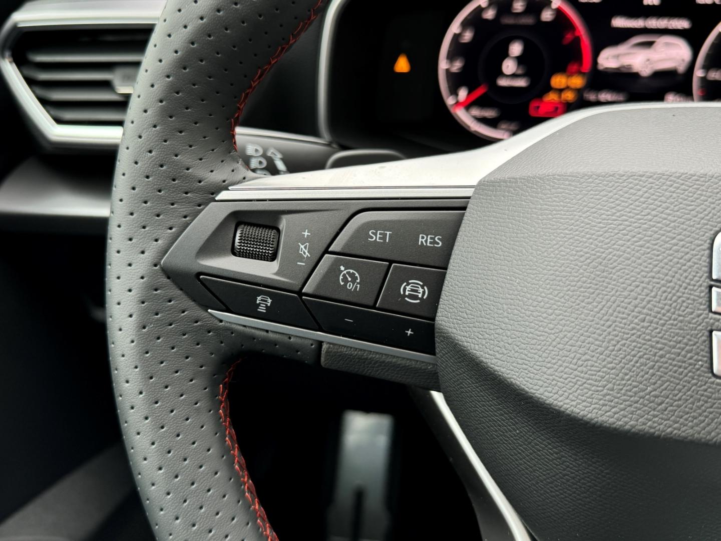 Seat Leon 1.5 eTSI DSG FR-lijn Plus Sportstourer