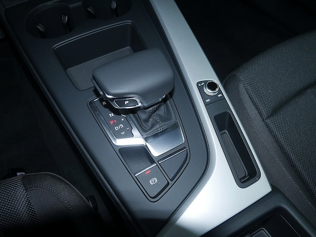 Audi A4 40 TFSI Quattro S-Tronic Sedan