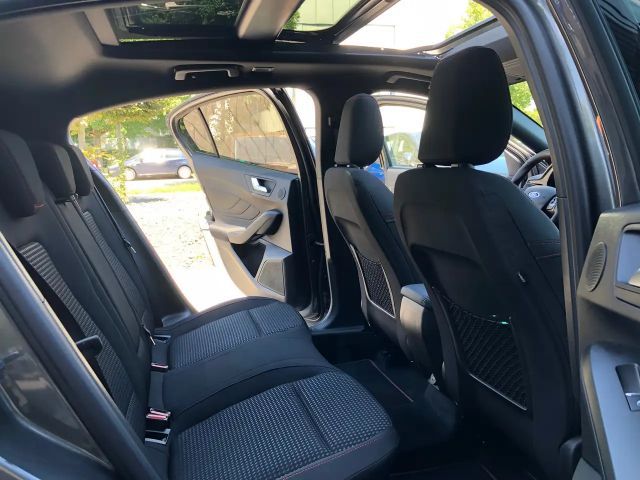 Ford Focus EcoBoost ST Line