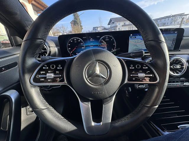 Mercedes-Benz A 180 A 180 d