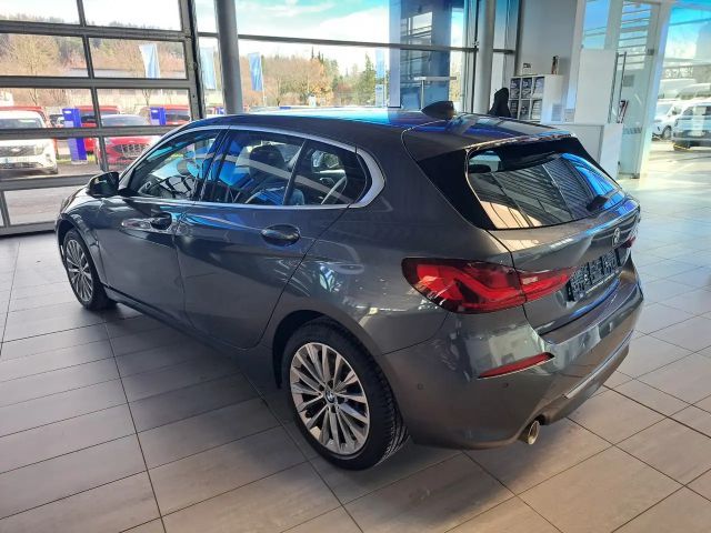 BMW 118 118i Luxury Line Sedan