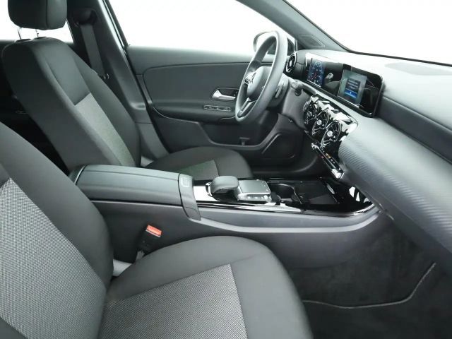 Mercedes-Benz A 180 A 180 d