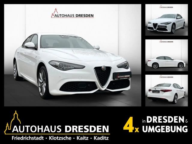 Alfa Romeo Giulia 2.0Turbo 16V ALLRAD LED / NAVI / W-PAKET