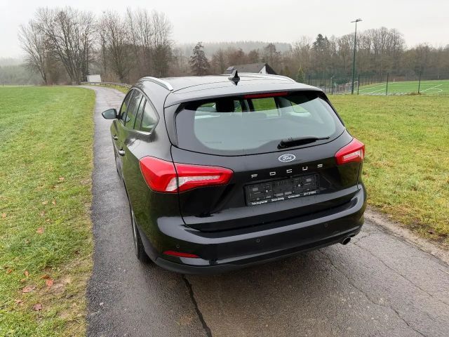 Ford Focus Cool & Connect Wagon
