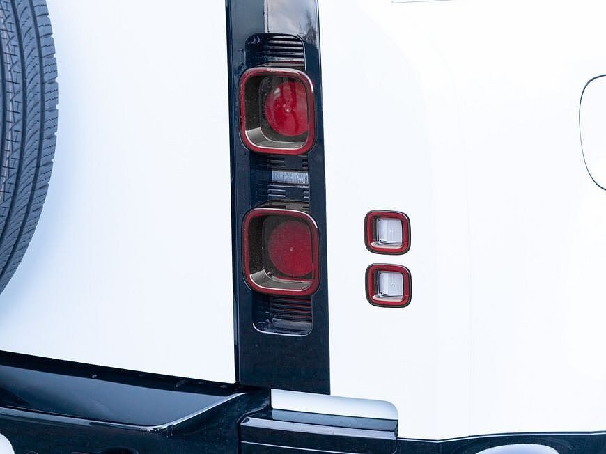 Land Rover Defender 110 Dynamic SE