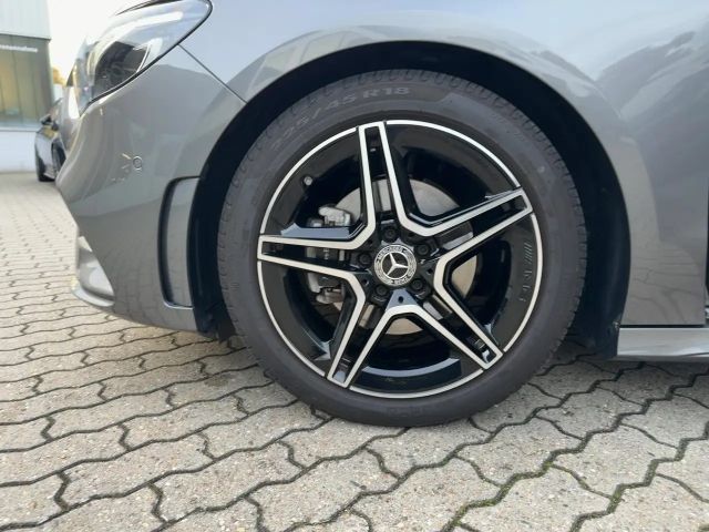 Mercedes-Benz B 200 AMG Line Sedan