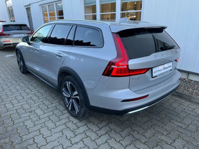 Volvo V60 Cross Country AWD Plus