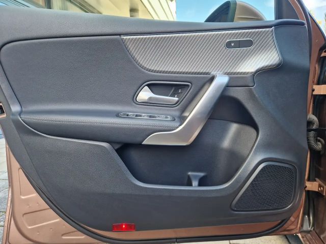 Mercedes-Benz A 180 A 180 Aut. Neuwertig-LED-NAVI-Teilleder-Rosegold!